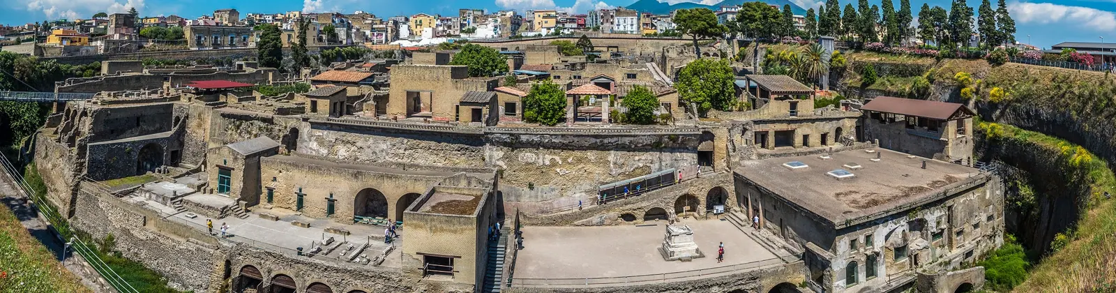 Archaeological Museum of Naples and Herculaneum with an archaeologist