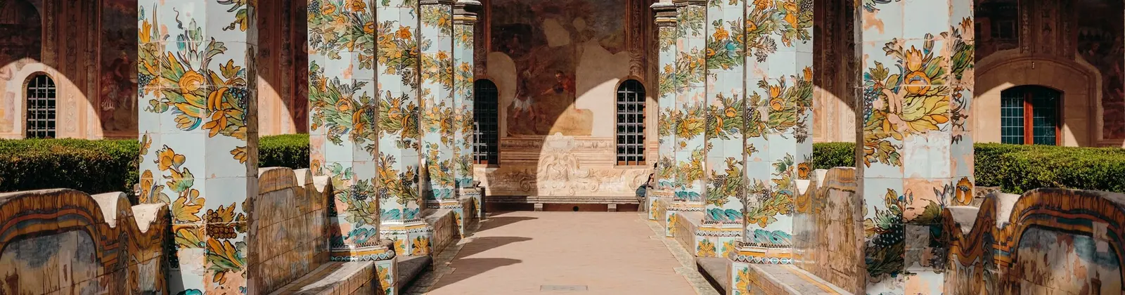 Walking tour of Naples